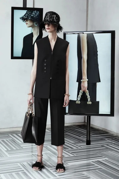 Look 15